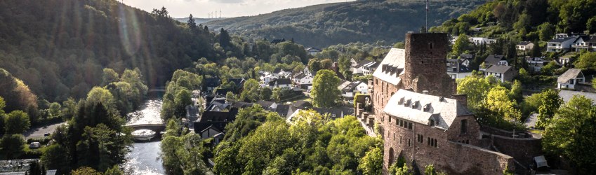 Heimbach mit Burg Hengebach, © Dennis Stratmann | Grünmetropole e.V.