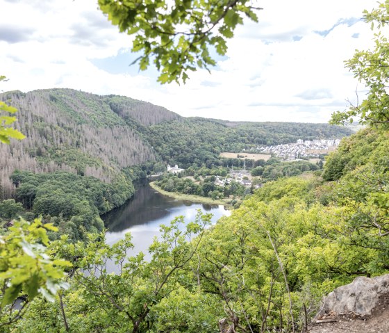 Ausblick vom Meuchelberg auf das Staubecken mit Jugendstil-Kraftwerk Heimbach, © Eifel Tourismus GmbH, AR-shapefruitAG