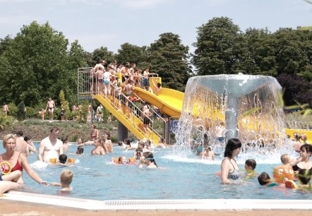 Das Jülicher Freibad lockt große und kleine Wasserratten an., © Stadtwerke Jülich GmbH