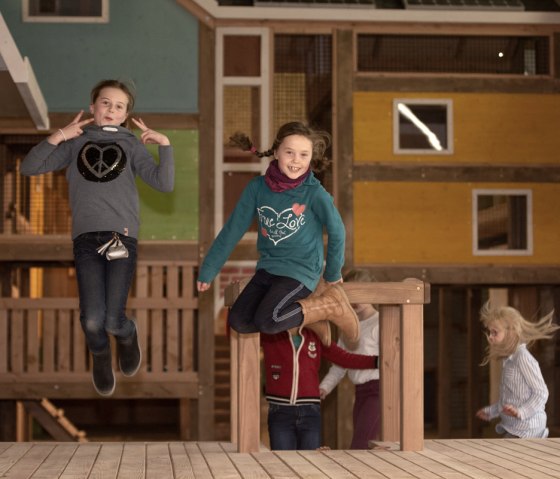 Kinder spielen im Indoor-Bereich, © Bubenheimer Spieleland