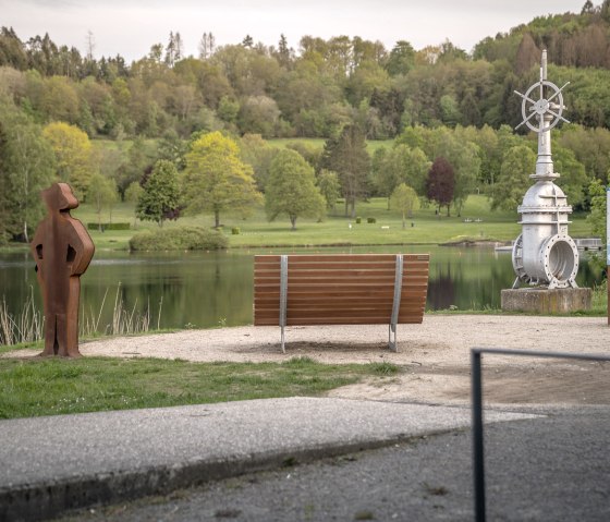 Rast- & Erlebnisort am RurUfer-Radweg am Nationalpark-Tor Rurberg, © Dennis Stratmann | Grünmetropole e.V.