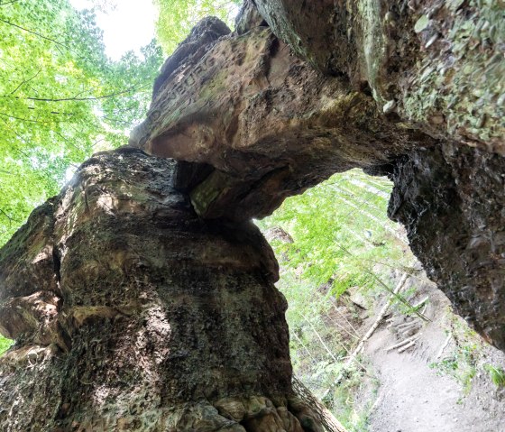 Das Hindenburgtor, kuriose Felsformatio, © Eifel Tourismus GmbH, AR-shapefruit AG