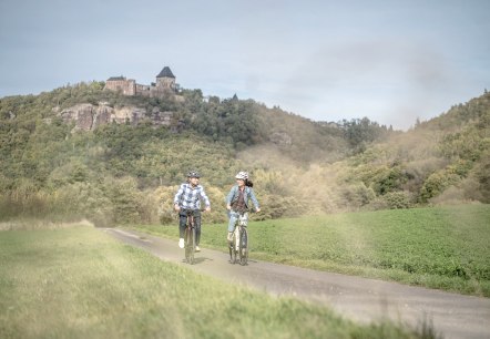 RurUfer-Radweg mit Burg Nideggen, © Dennis Stratmann | Grünmetropole e.V.