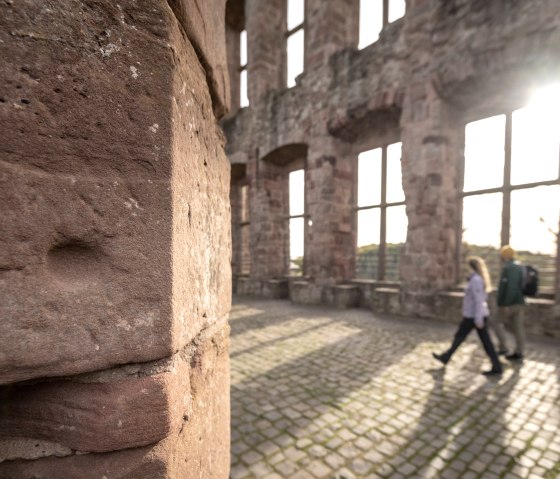 Besondere Athmosphäre auf Burg Nideggen, © Eifel Tourismus GmbH, Dominik Ketz