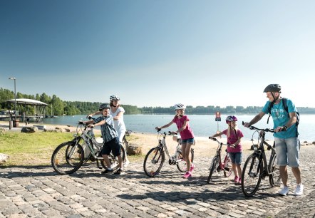 Familie am Blausteinsee, © Dominik Ketz | StädteRegion Aachen