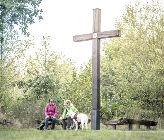 Gipfelkreuz auf der Sophienhöhe, © Dennis Stratmann | Kreis Düren