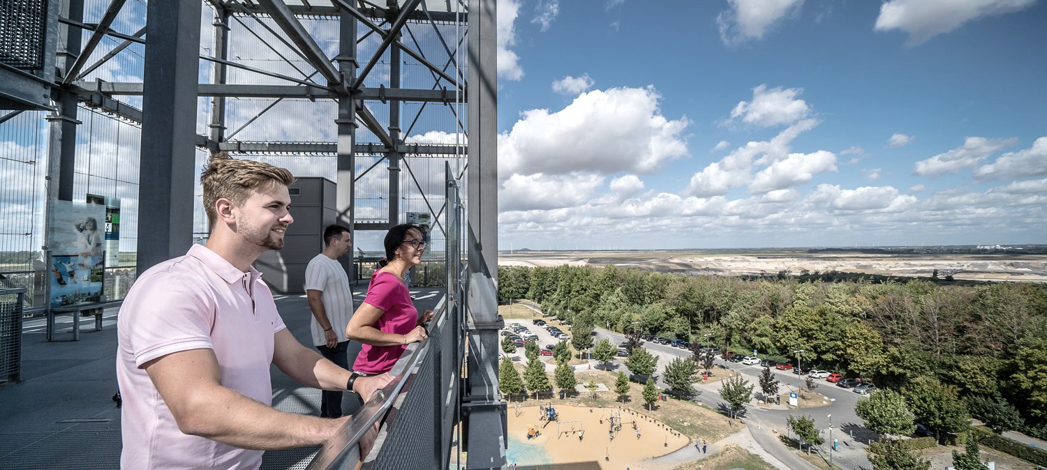 Ausblick vom Indemann auf die Goltsteinkuppe und den Tagebau Inden, © Dennis Stratmann | Kreis Düren