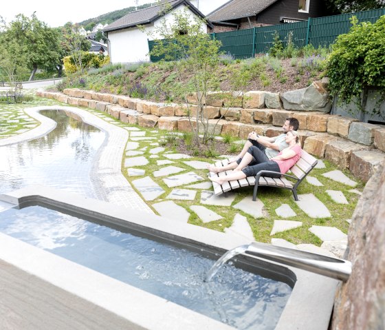 Rast am Wassergarten in Einruhr, © Eifel-Tourismus GmbH, A. Röser shapefruit AG