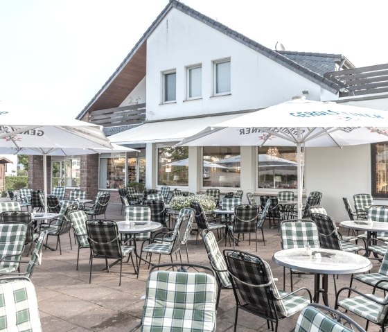 Zitten op het terras, © Café Flink