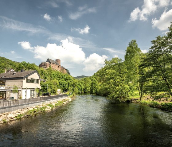 Blick auf die Burg Hengebach, © Eifel Tourismus GmbH, Dominik Ketz