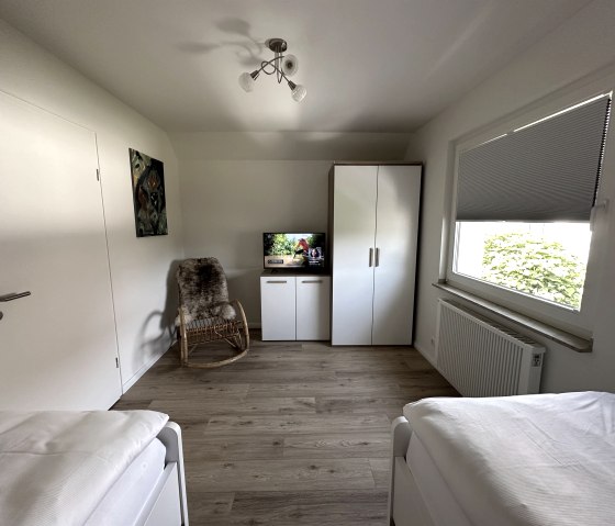 Bedroom with television, © Tobi's Eifelhaus