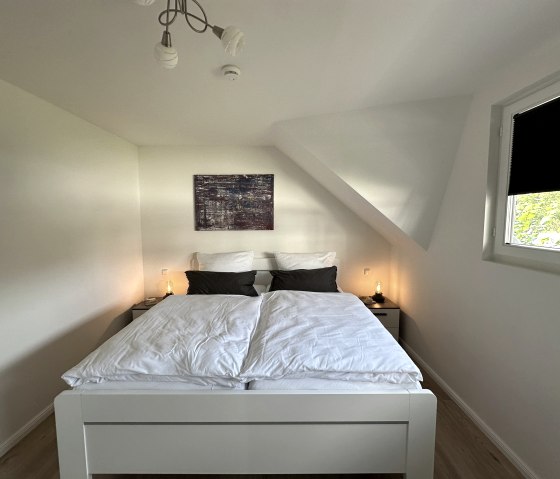 Schlafzimmer mit Doppelbett, © Tobi's Eifelhaus