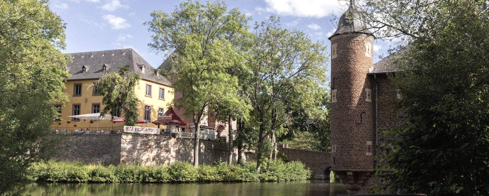 Düren, Schloss Burgau, © Eifel Tourismus GmbH, Tobias Vollmer-gefördert durch REACT-EU