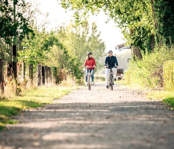 Fahrradfahren auf der Wasserburgen-Route, © Paul Meixner | www.die-wasserburgen-route.de